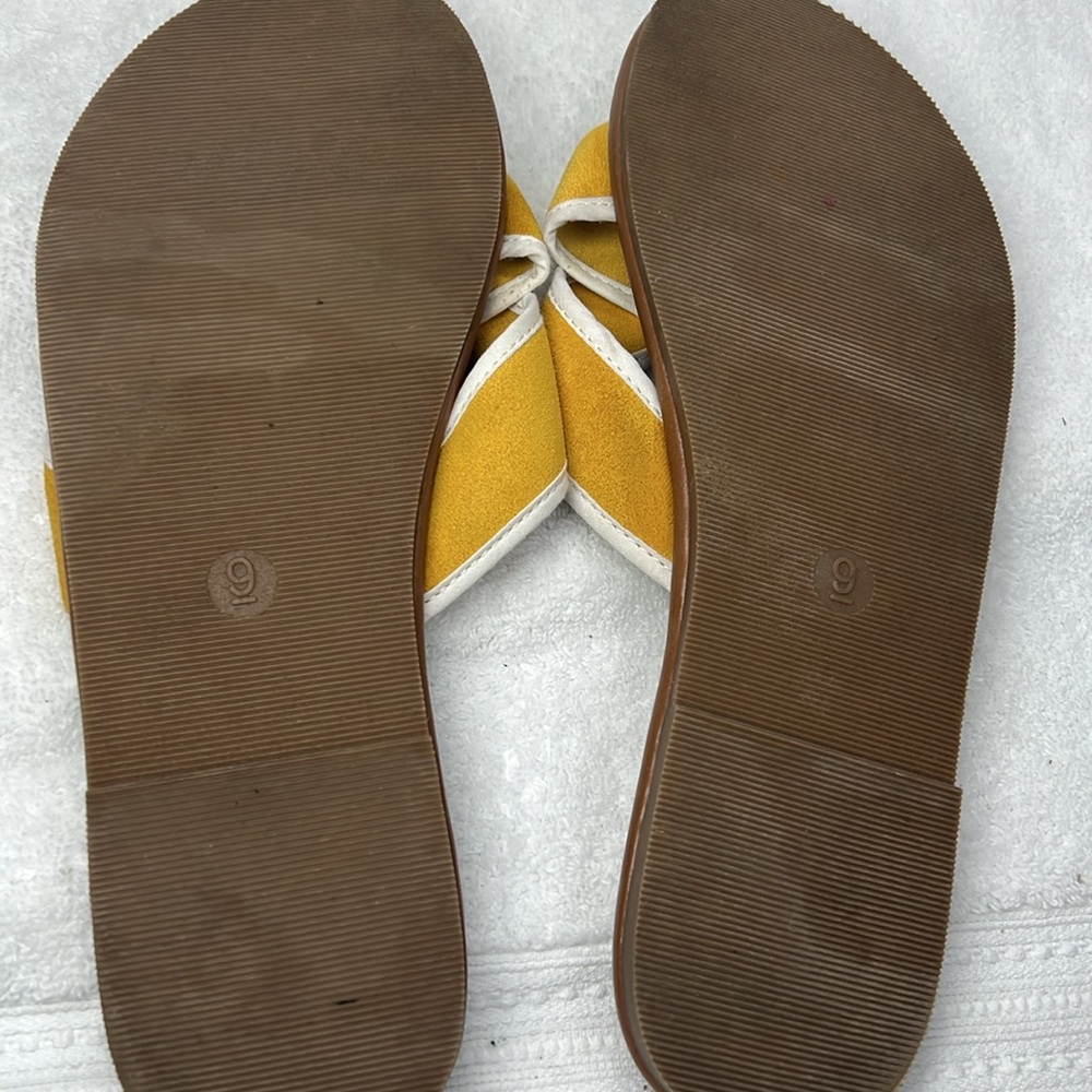 Shade & shore, sandals, yellow suede with cloth piping size 9 - Picture 4 of 4
